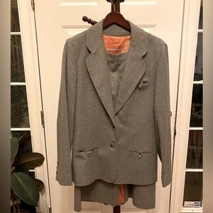 100% wool grey 2 piece skirt suit Vintage